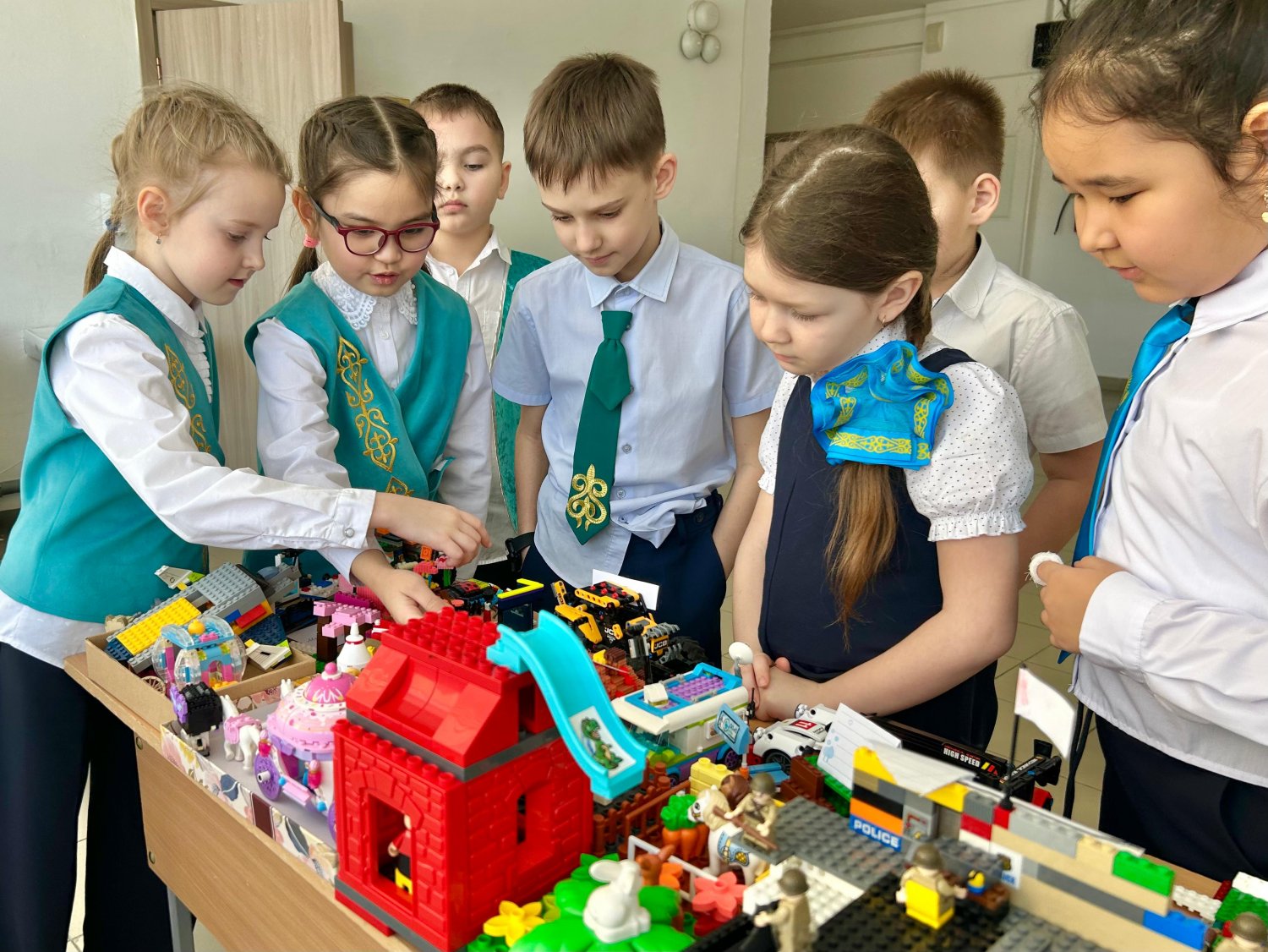 ВЫСТАВКА ПО ЛЕГО-КОНСТРУИРОВАНИЮ