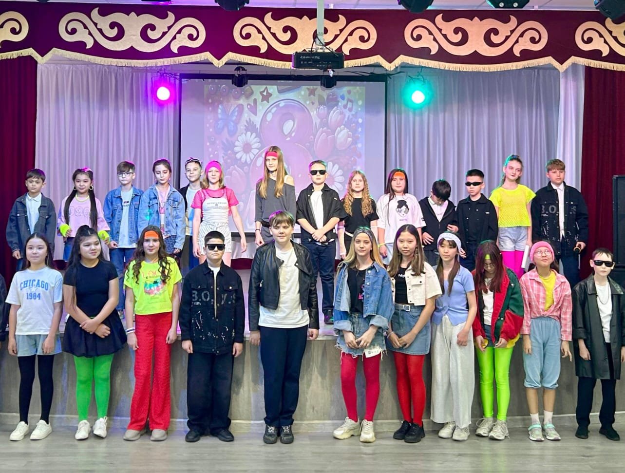 «90-ЖЫЛДАР СТИЛІНДЕГІ КӨКТЕМ»