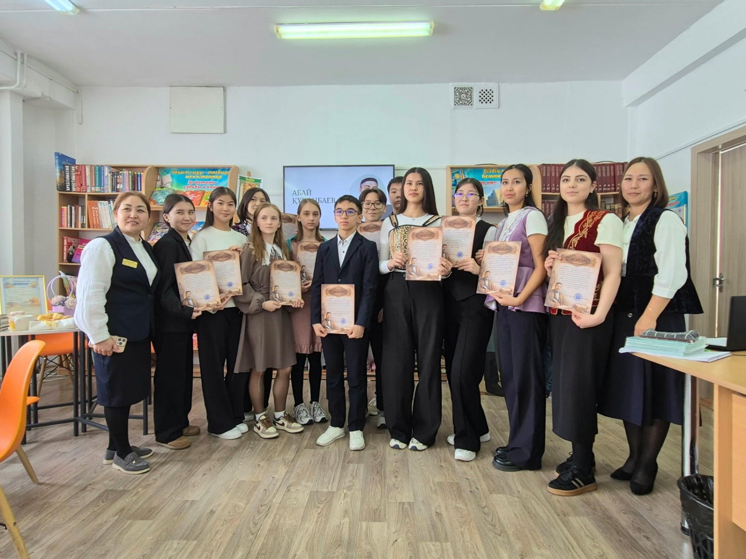 АБАЙ ӘЛЕМІ» ӘДЕБИ КАФЕСІ