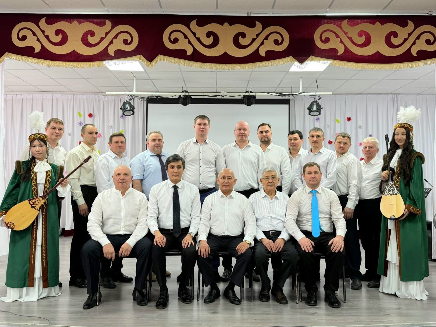 АРДАҚТЫ ӘЙЕЛДЕРГЕ СҮЙІСПЕНШІЛІК ПЕН ҚҰРМЕТПЕН!