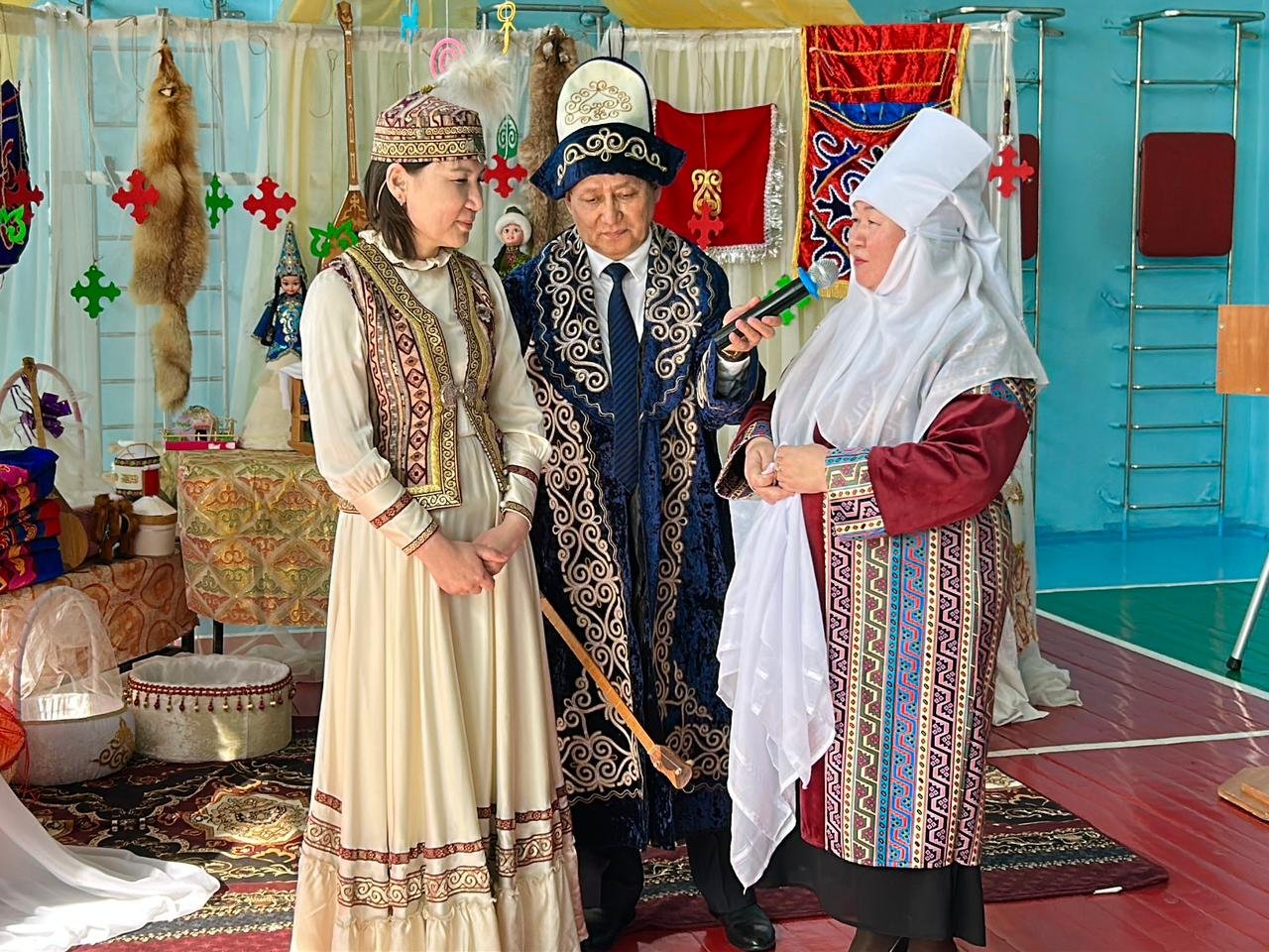 БІРЛІК ПЕН ЖЫЛУЛЫҚТА: МЕКТЕП ҰЖЫМЫ НАУРЫЗДЫ ҚАРСЫ АЛДЫ!