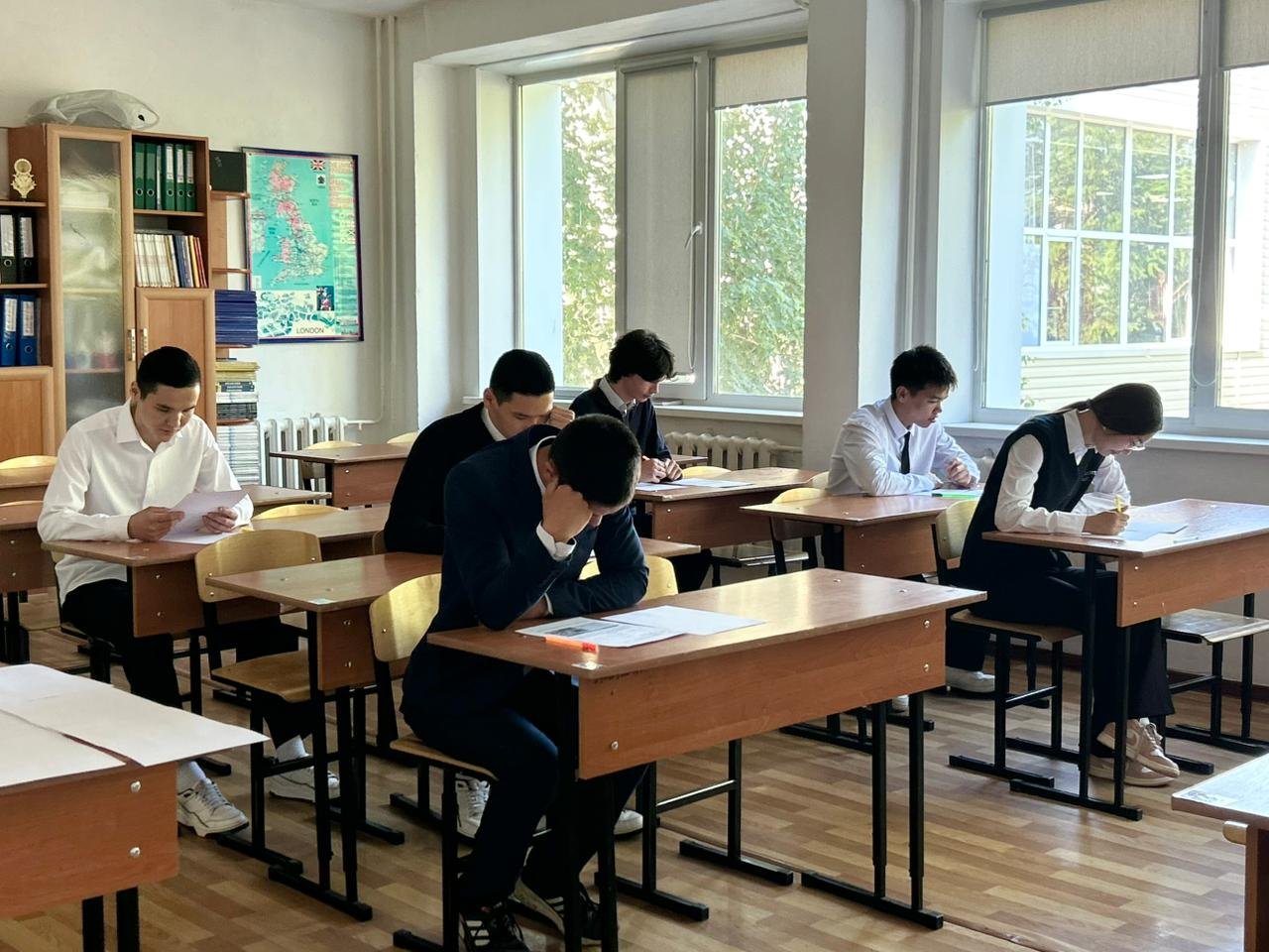 АТТЕСТАТҚА АПАРАР АЛҒАШҚЫ ҚАДАМ: ТҮЛЕКТЕР МЕМЛЕКЕТТІК ЕМТИХАНДАРДЫ ТАПСЫРУДЫ БАСТАДЫ