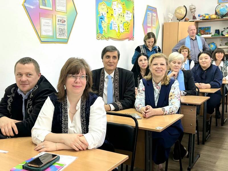 КОГДА УЧИТЕЛЯ СЕЛИ ЗА ПАРТЫ…